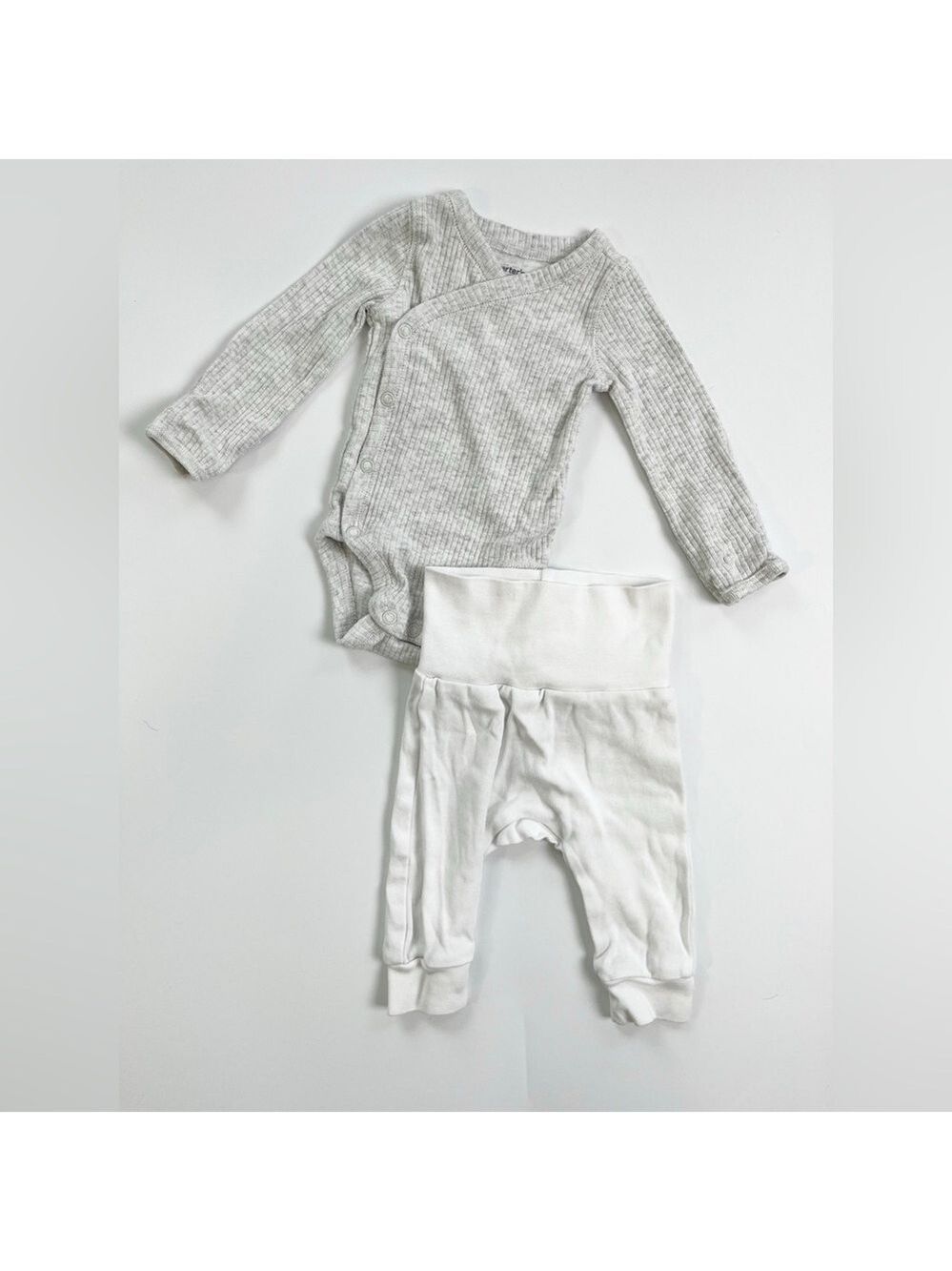 🩵 4/$20 H&M & Carters Gray and White Kids Matching Set
